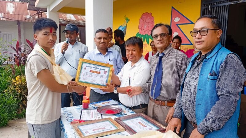 पदक बिजेता खेलाडीलाई कालिका मावि देवघाटकाे सम्मान