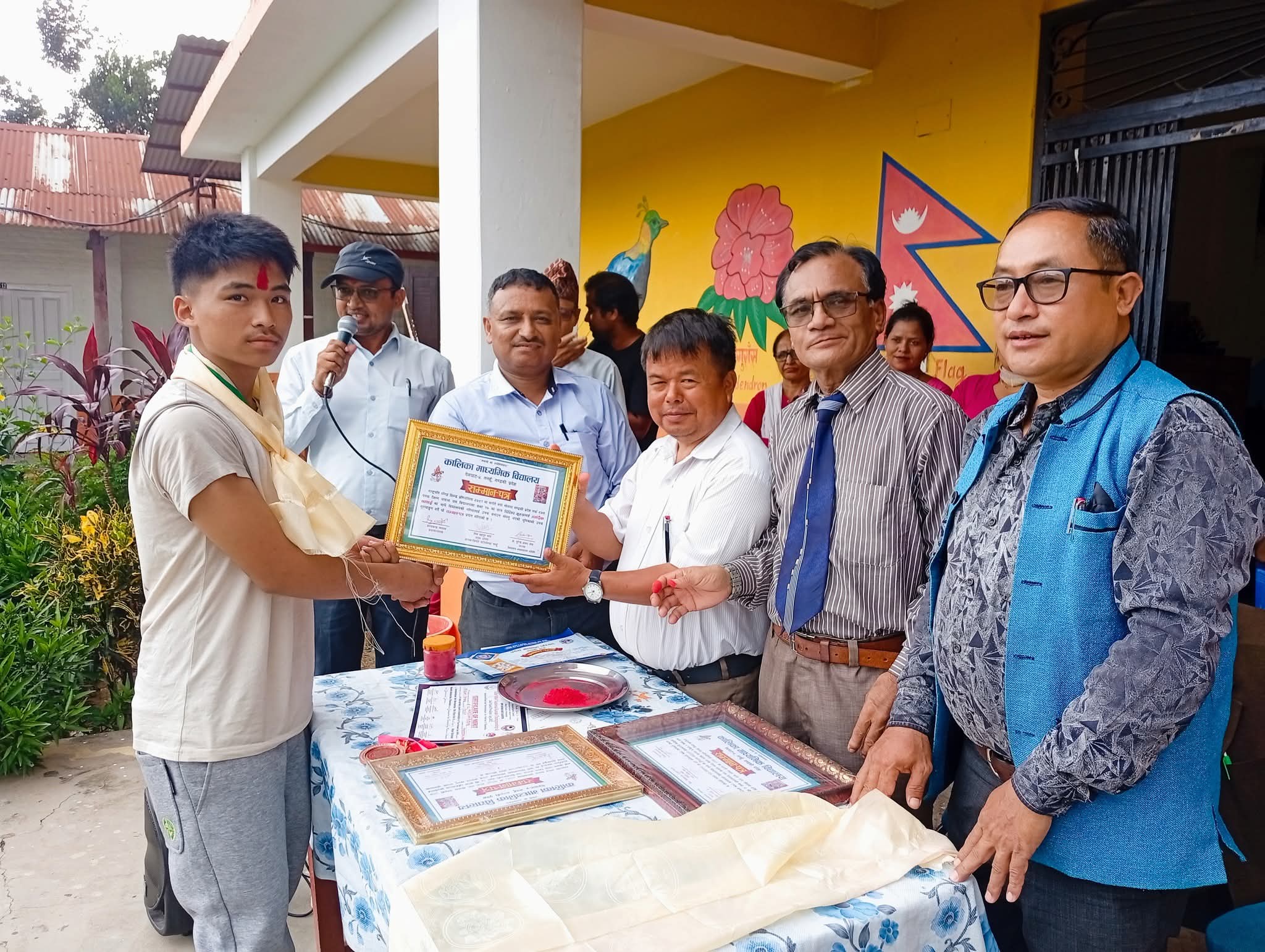 पदक बिजेता खेलाडीलाई कालिका मावि देवघाटकाे सम्मान