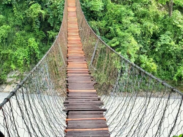तनहुँ जलविद्युत द्वारा म्याग्दे र ऋषिङ जोड्ने सेती नदी माथिको झोलुङ्गे पुलको मर्मत