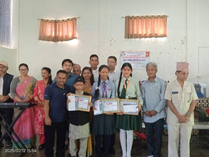 शुक्ला साहित्य संगमकाे कविता प्रतियोगितामा पञ्चमुनिदेव माविकी छात्रा युमिका प्रथम
