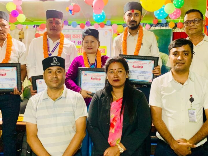 भानु नगरपालिकाका ४ जना उत्कृष्ट कर्मचारी नगद सहित सम्मानित