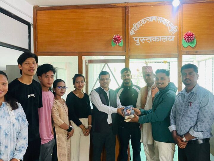 विपी स्मृति दिवसमा भिमादकाे जनज्योति क्याम्पसमा नेवि संघ द्वारा पुस्तक हस्तान्तरण