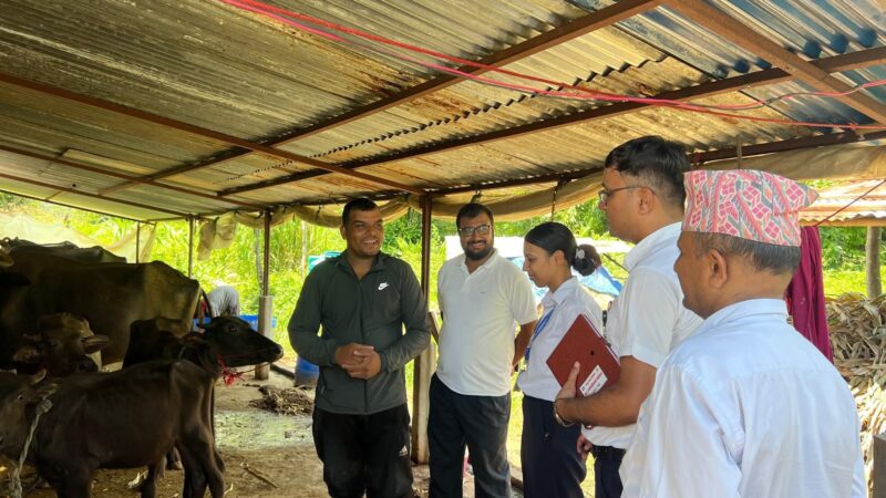 भानुका प्रमुख प्रशासकिय अधिकृत भण्डारी व्यवसायिक किसानसँग घर–गोठ भेटघाट कार्यक्रममा