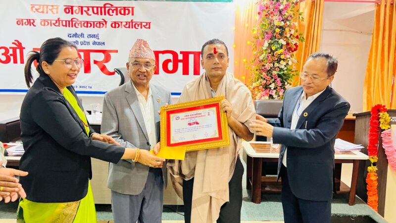 सम्पादक नहर्की सम्मानित