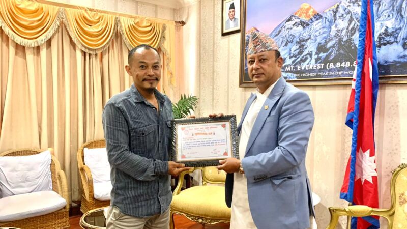 झुलबहादुर आले स्मृति प्रतिष्ठानका अध्यक्ष कमलले भेटे उर्जामन्त्री