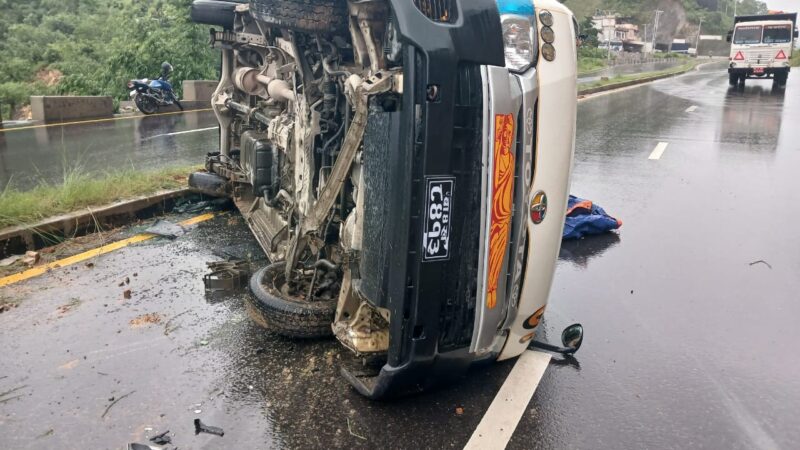छिर्कनेमा माइक्रो दुर्घटना , ४ जना घाइते