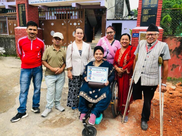 अपाङ्गता भएका ब्याक्तिहरु बुल्दीखोला सरसफाइ अभियानमा सहभागी भएकाे भन्दै सम्मानित