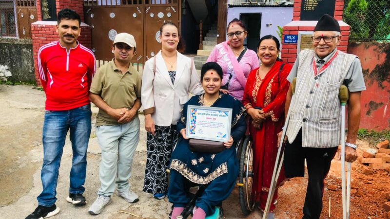 अपाङ्गता भएका ब्याक्तिहरु बुल्दीखोला सरसफाइ अभियानमा सहभागी भएकाे भन्दै सम्मानित