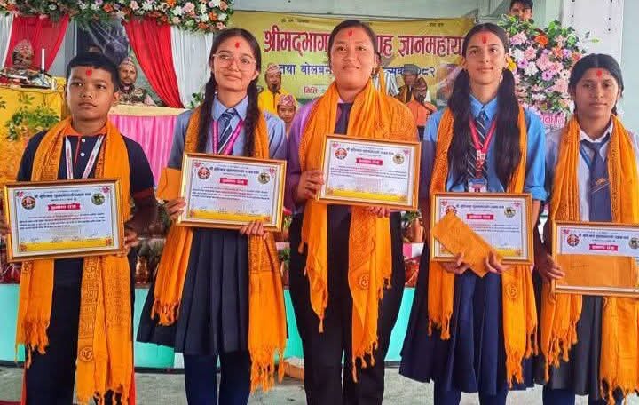 च्यवनधाममा भएको वक्तित्वकला प्रतियोगितामा पञ्चमुनिदेवकी पुनम ठकुरी प्रथम