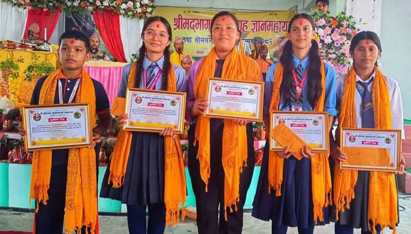 च्यवनधाममा भएको वक्तित्वकला प्रतियोगितामा पञ्चमुनिदेवकी पुनम ठकुरी प्रथम
