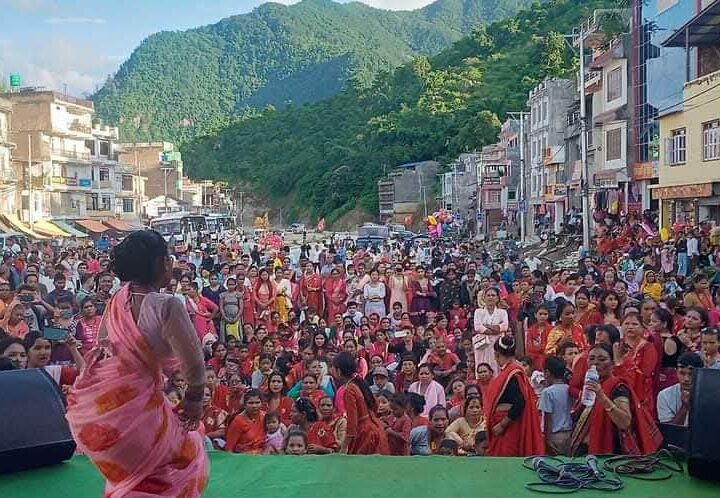 तीजको अवसरमा डुम्रेमा विभिन्न सांस्कृतिक कार्यक्रमकाे आयाेजना