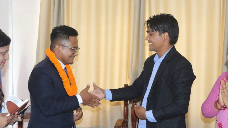 आँवुखैरेनीका अध्यक्ष चुमान र प्रमुख प्रशासकिय वस्नेत बिच विवाद