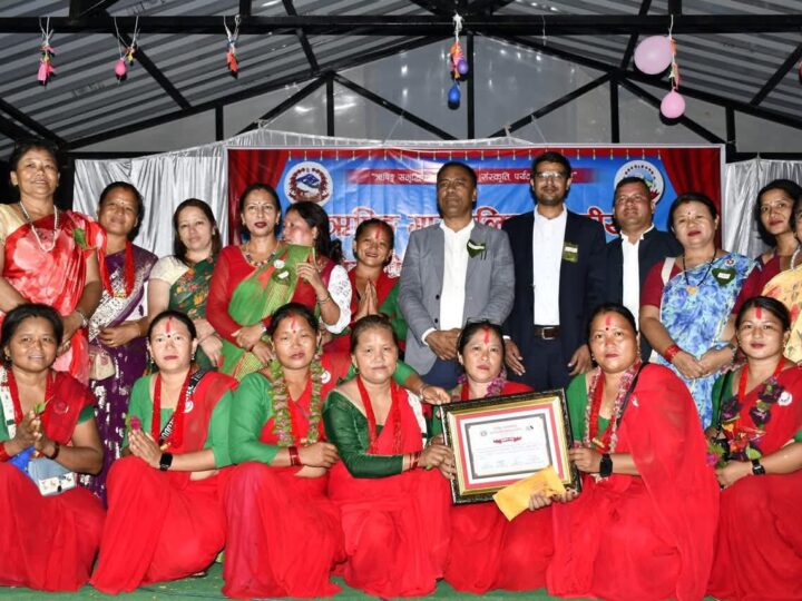 ऋषिङ्गमा भएको तीज गीत प्रतियोगितामा ग्याजा आमा समूह प्रथम