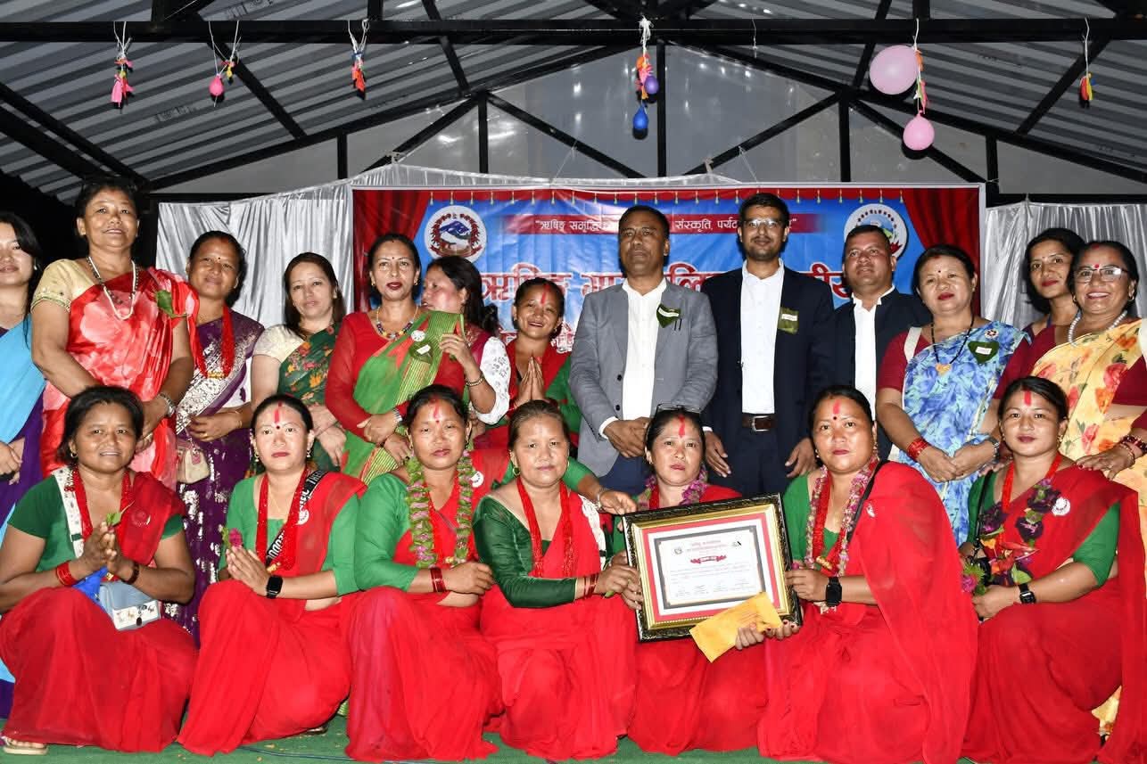 ऋषिङ्गमा भएको तीज गीत प्रतियोगितामा ग्याजा आमा समूह प्रथम