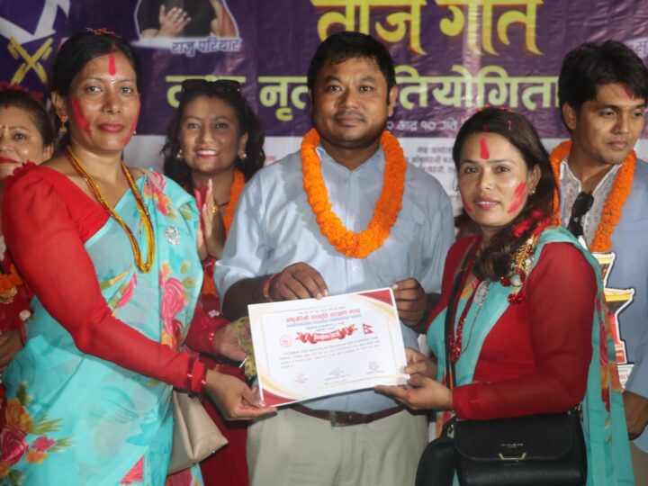 आँबुखैरेनीमा भएको तीज गीत प्रतियोगितामा पुर्कोट युनेस्को क्लब प्रथम