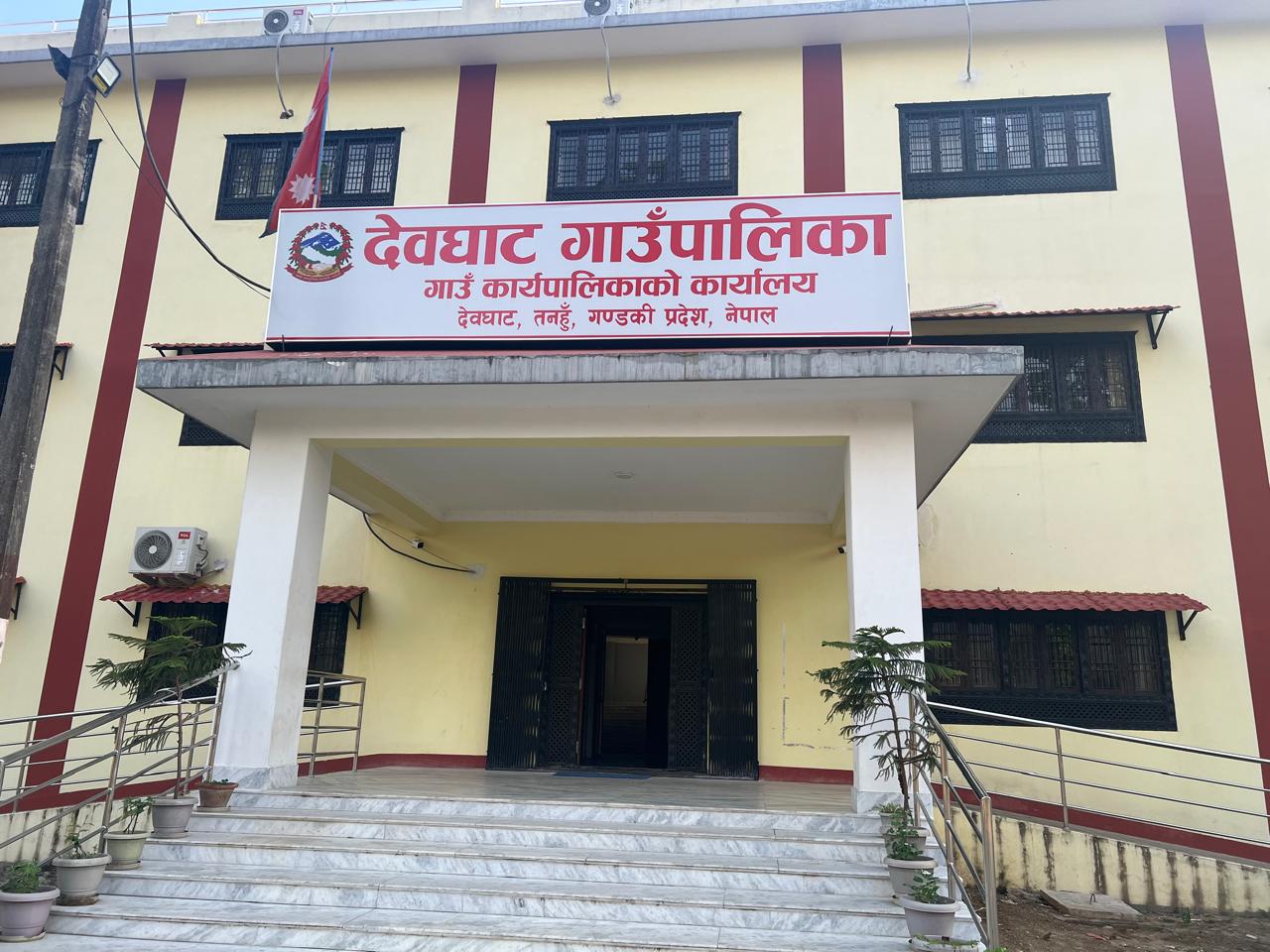 २८ जना प्रमुख प्रशासकिय अधिकृत हेरफेर हुँदा देवघाटका बस्नेतकाे ४ महिनामै सरूवा