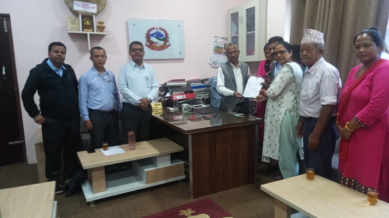 अपाङ्गता स्रोत कक्षाका कार्यरत आयाहरुले ब्यास नगर प्रमुखलाई बुझाए ध्यानाकर्षण पत्र
