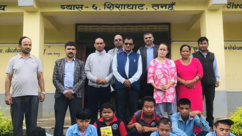 बौद्धिक अपाङ्गता भएका बिद्यार्थीहरुलाइ शैक्षिक सामग्री बितरण तथा मिष्ठान भोजन