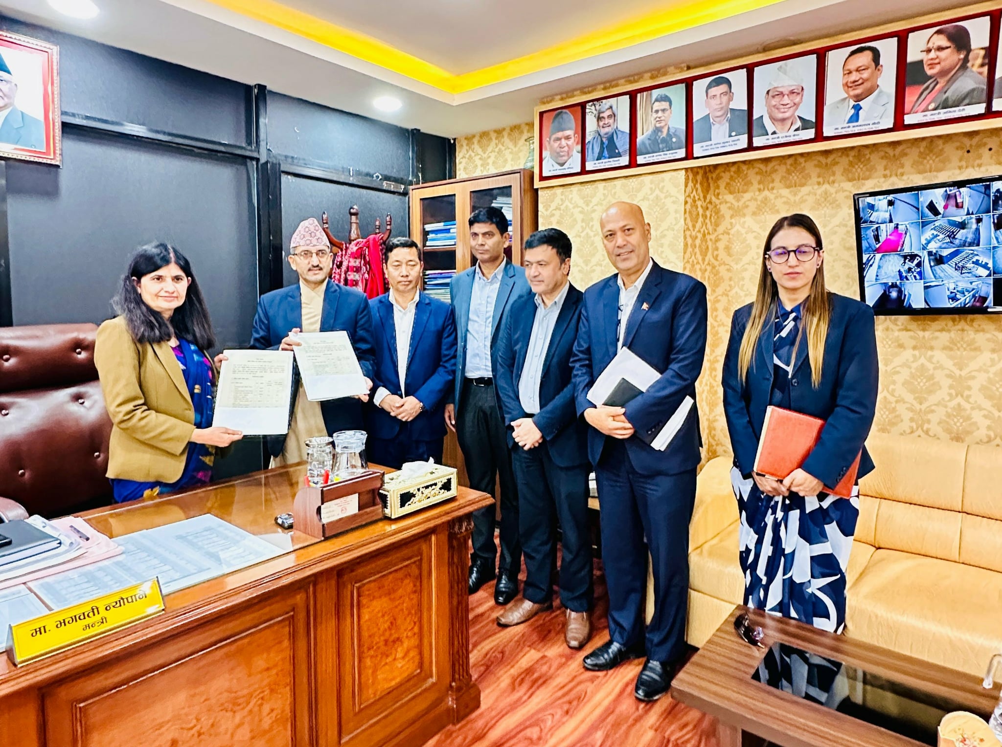 संघीय मामिला तथा समान्य प्रशासन मन्त्री न्याैपाने र सचिव विच कार्यसम्पादन सम्झौता