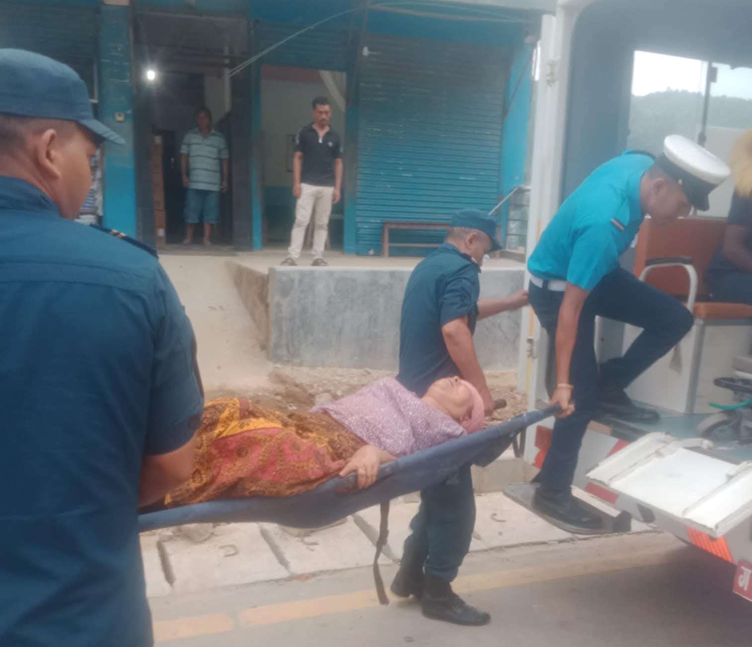 डुम्रेमा बस र म्याजिक जिप ठाेक्किँदा दुई जना घाइते