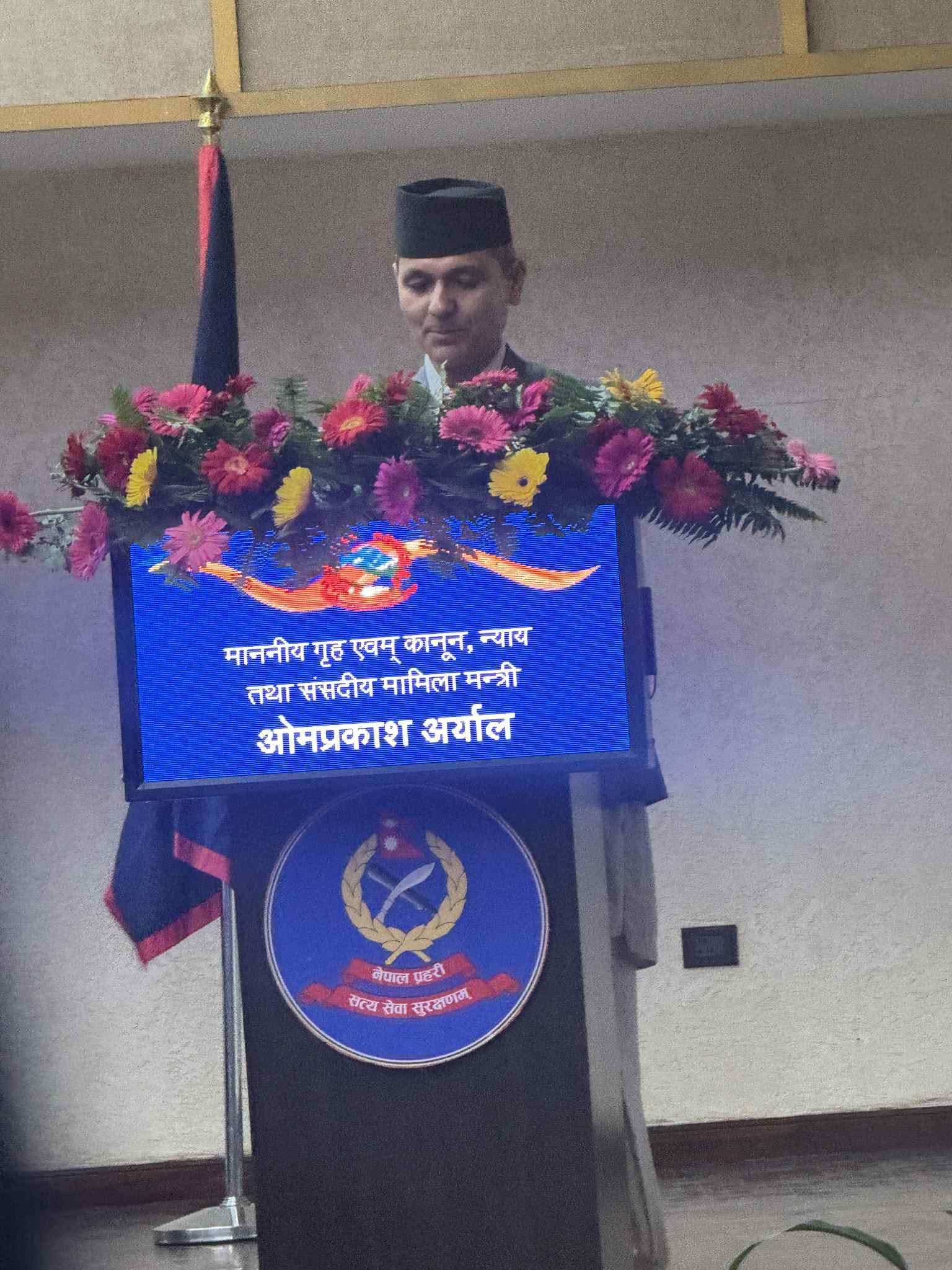 प्रहरीलाई उच्च मनाेबलका साथ काम गर्न गृहमन्त्री अर्यालको निर्देशन