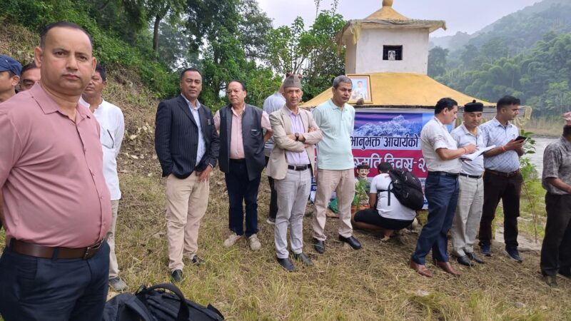 आदिकवि भानुभक्त आचार्यको १५७ औँ स्मृति दिवसमा भानुमा सरसफाइ तथा श्रद्धाञ्जलि कार्यक्रम सम्पन्न