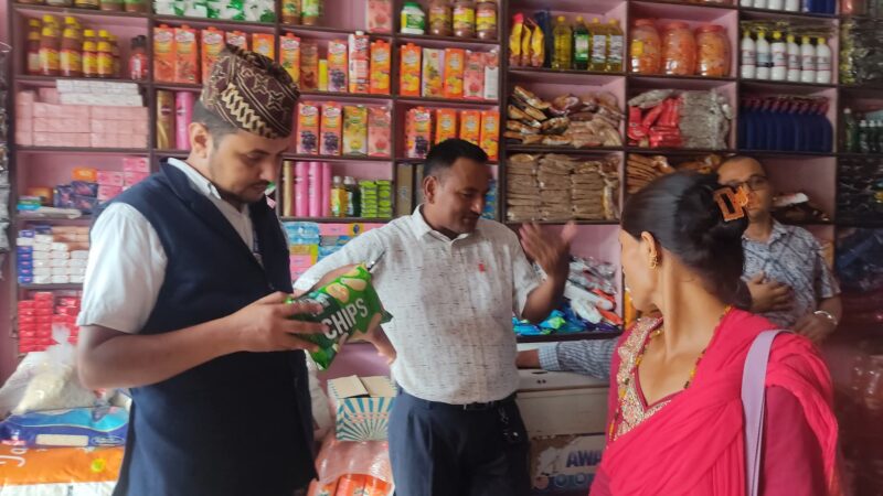 तनहुँ सहित लमजुङ र गाेरखामा खाद्यकाे अनुगमन ,ठुलो मात्रामा अखाद्य बस्तु नष्ट