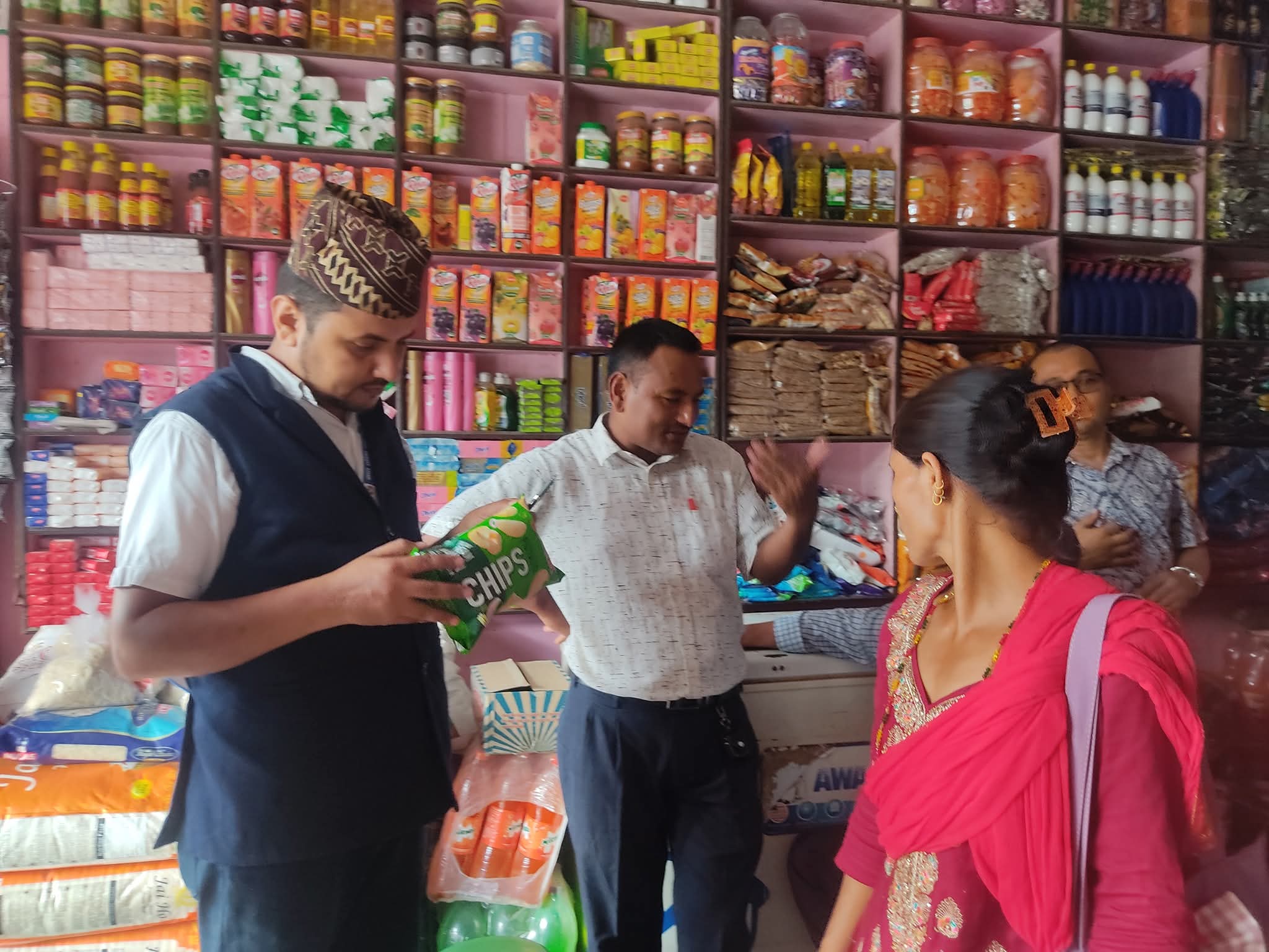 तनहुँ सहित लमजुङ र गाेरखामा खाद्यकाे अनुगमन ,ठुलो मात्रामा अखाद्य बस्तु नष्ट