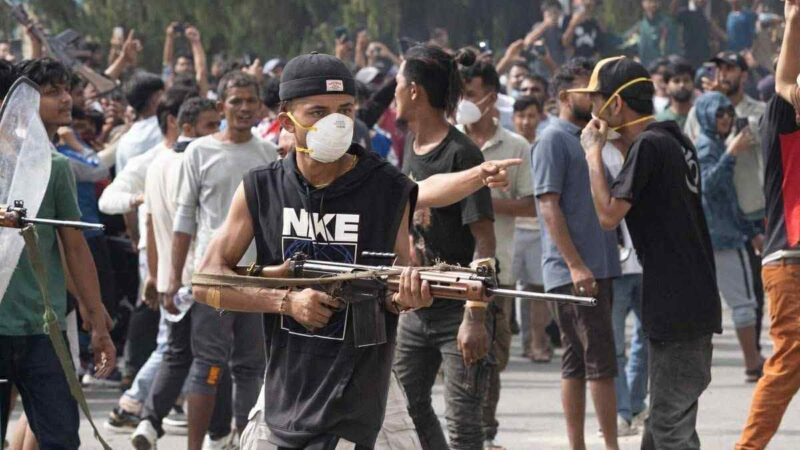जेनजी आन्दाेलन- प्रहरीको करिब ११ सय थान हतियार लुटपाट