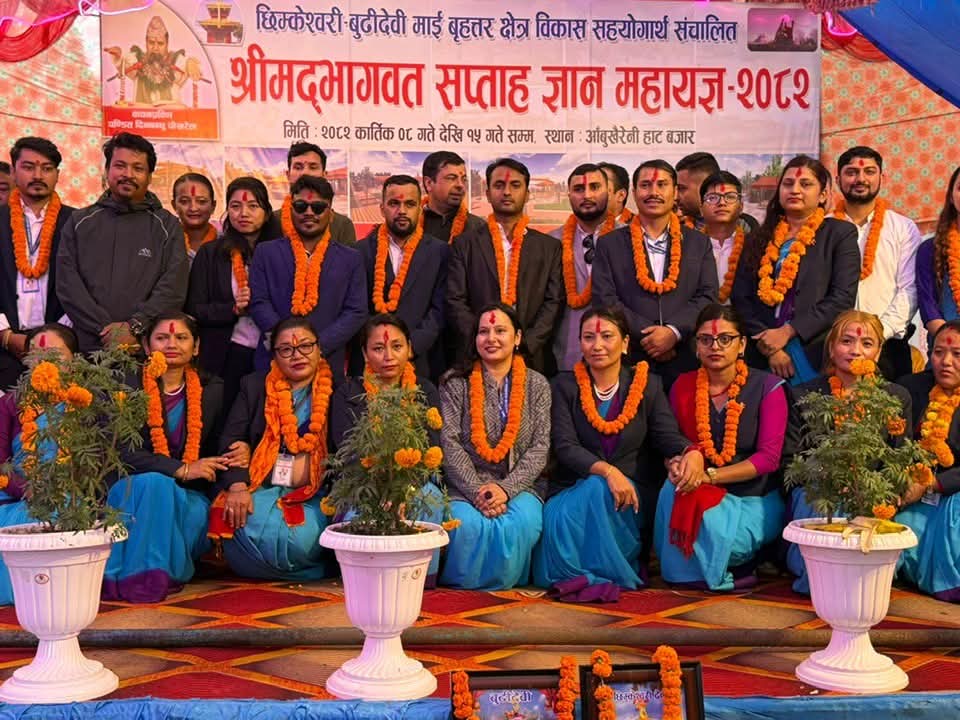 आँबुखैरेनीकाे महायज्ञमा गाउँपालिकाका कर्मचारीले गरे ५ लाख ५५ हजार ५५५ दान