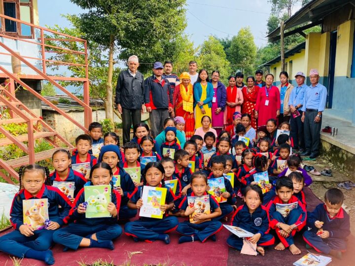 व्यास १३ काे बालकल्याणका बिद्यार्थीलाई पन्थ परिवारकाे स्टेसनरी र खाजा सहयोग