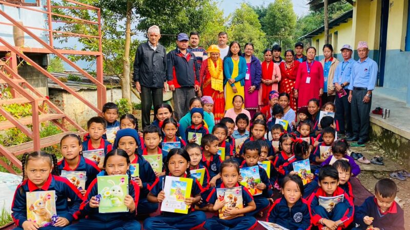 व्यास १३ काे बालकल्याणका बिद्यार्थीलाई पन्थ परिवारकाे स्टेसनरी र खाजा सहयोग