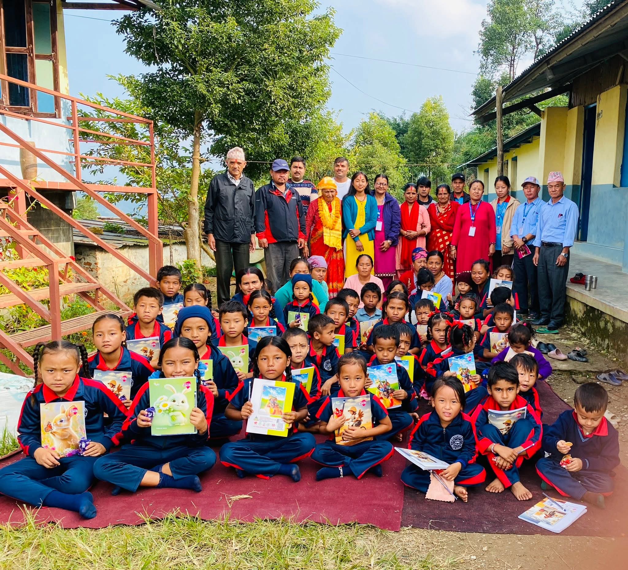 व्यास १३ काे बालकल्याणका बिद्यार्थीलाई पन्थ परिवारकाे स्टेसनरी र खाजा सहयोग