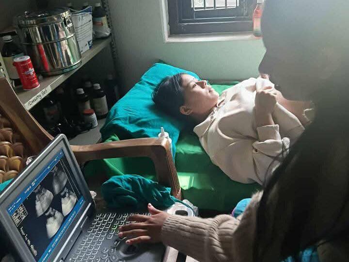 घिरिङकाे अत्राैलीमा गर्भवती महिलाहरूलाई भिडियो एक्सरे सेवा