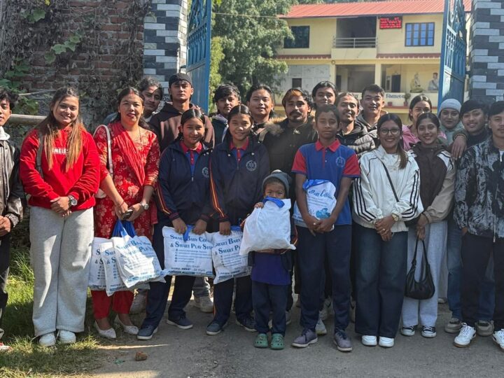 भैलाे खेलेको पैसा बचाएर म्याग्दे डान्स स्टुडियोले गर्याे उज्यालो घरमा न्यानो कपडा सहयोग