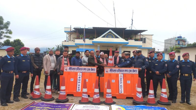 शुक्लागण्डकी जेसिसले गर्याे बेलचाैतारा प्रहरीलाई  दुर्घटना न्युनिकरणका सामाग्री सहयोग