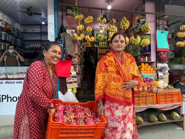 सबैभन्दा धेरै ड्रागन फ्रुट बेच्ने अञ्जनालाइ कल्पनाले गरिन् पुरस्कृत