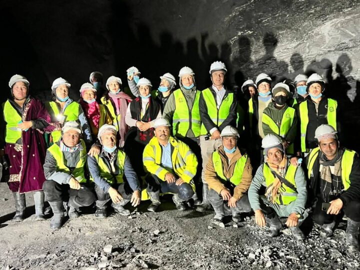 इन्जिनियर न्याैपानेले गराए भिमादका महिला समूह र टोल विकास लाइ अपर मादी हाइड्रोको भ्रमण