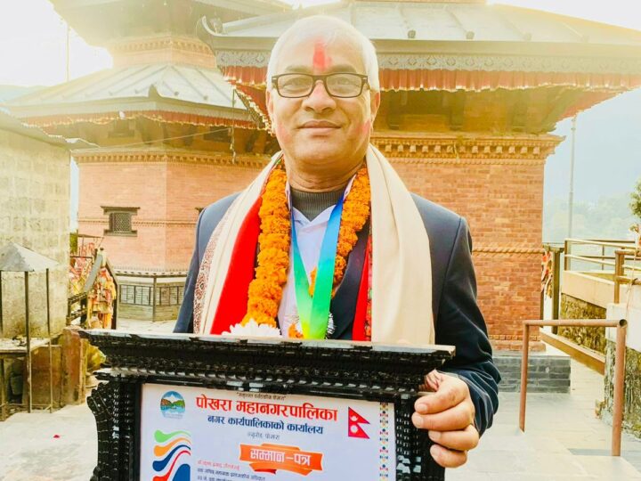 पाेखरा २३ का सचिव गाैतम “उत्कृष्ट कर्मचारी” बाट सम्मानित