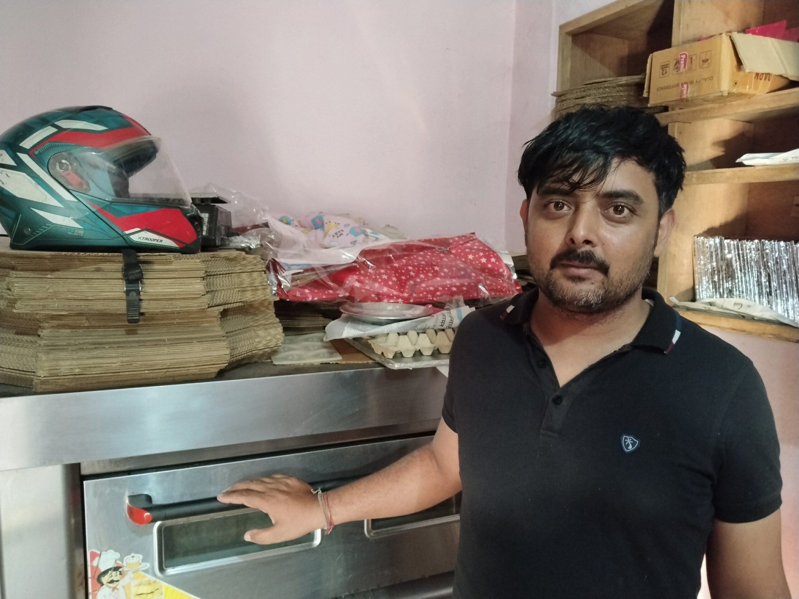 जामुनेका काफ्लेले बिदेश छाेडेर स्वदेशमै सञ्चालनमा ल्याए बेकरी पसल