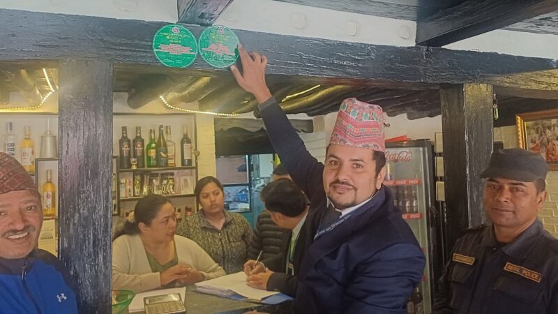 बन्दिपुरका हाेटललाइ हरियो स्टिकर !