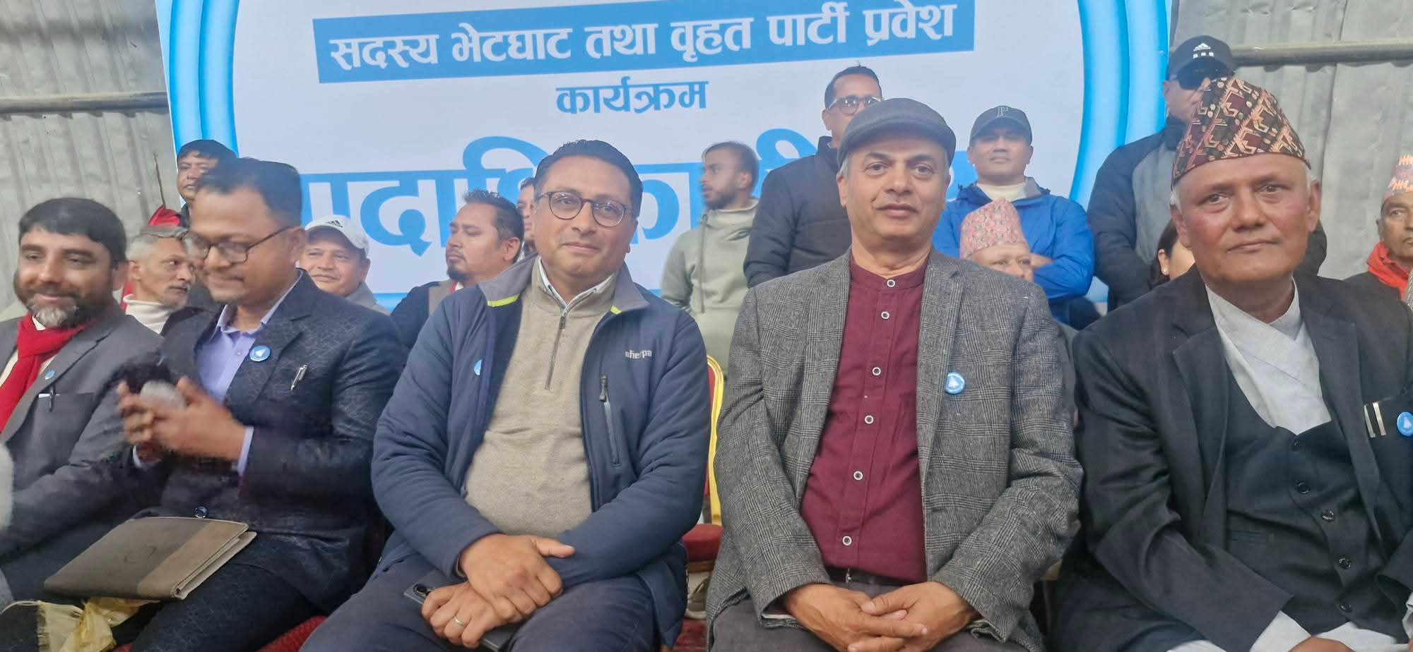 तनहुँमा रास्वपाको फरक रणनीति: १ मा डाक्टर, २ मा इन्जिनियर