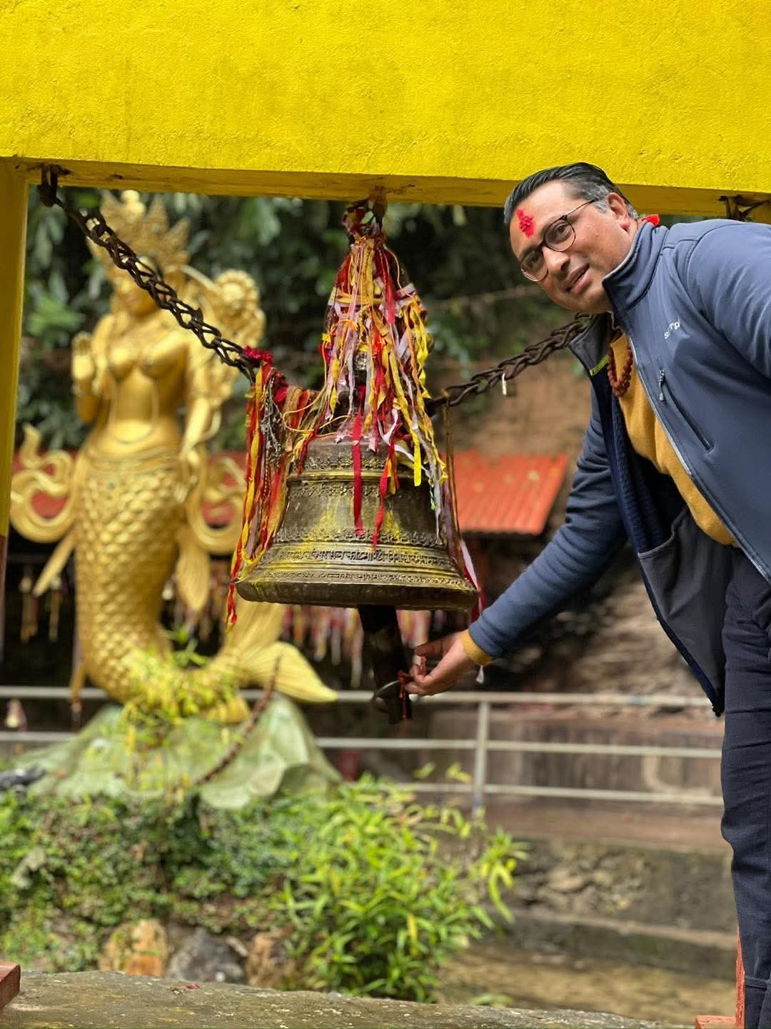 छाब्दी मन्दिरमा पूजा गर्दै स्वर्णिम वाग्लेको चुनावी अभियानको औपचारिक सुरुआत