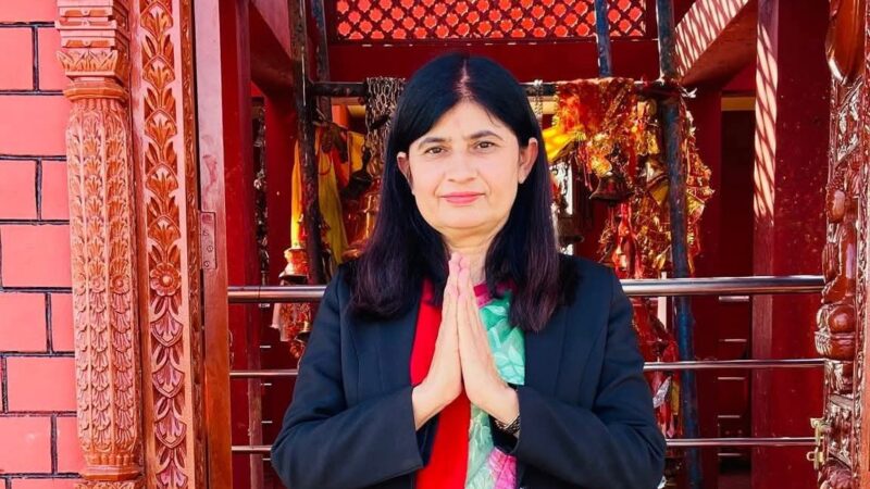 “मन्दिर दर्शनपछि घरदैलो: भगवती न्यौपानेले चुनावी ढोका नै खोलीन्!”