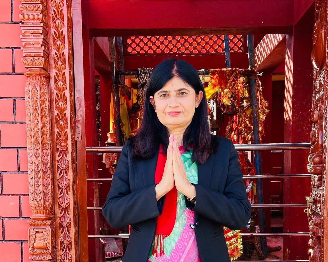 “मन्दिर दर्शनपछि घरदैलो: भगवती न्यौपानेले चुनावी ढोका नै खोलीन्!”