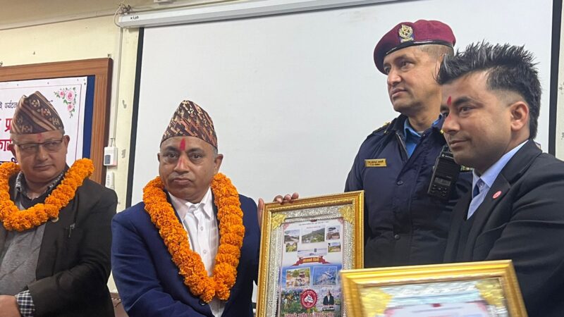 म्याग्दे उद्योग वाणिज्य संघद्वारा प्रमुख जिल्ला अधिकारी तिवारी र प्रहरी प्रमुख कार्की सम्मानित
