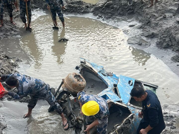 त्रिशूलीमा खसेको बसको अवशेष डेढ वर्षपछि आँबुखैरेनीमा फेला, उत्खनन तीव्र