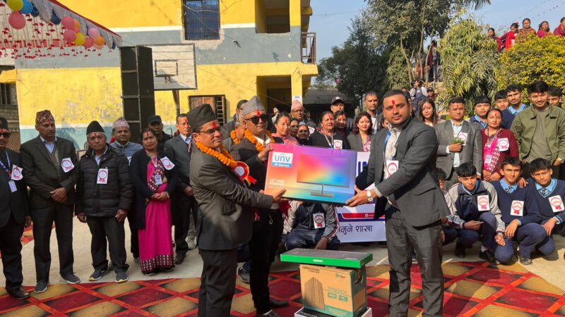 नेपाल इन्भेष्टमेण्ट मेगा बैंकद्वारा राधा मा वि लाई कम्प्युटर र प्रिन्टर सहयोग