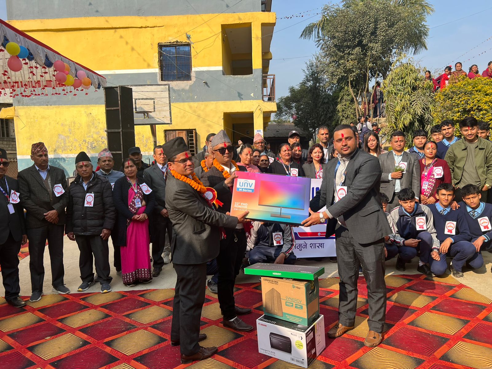 नेपाल इन्भेष्टमेण्ट मेगा बैंकद्वारा राधा मा वि लाई कम्प्युटर र प्रिन्टर सहयोग