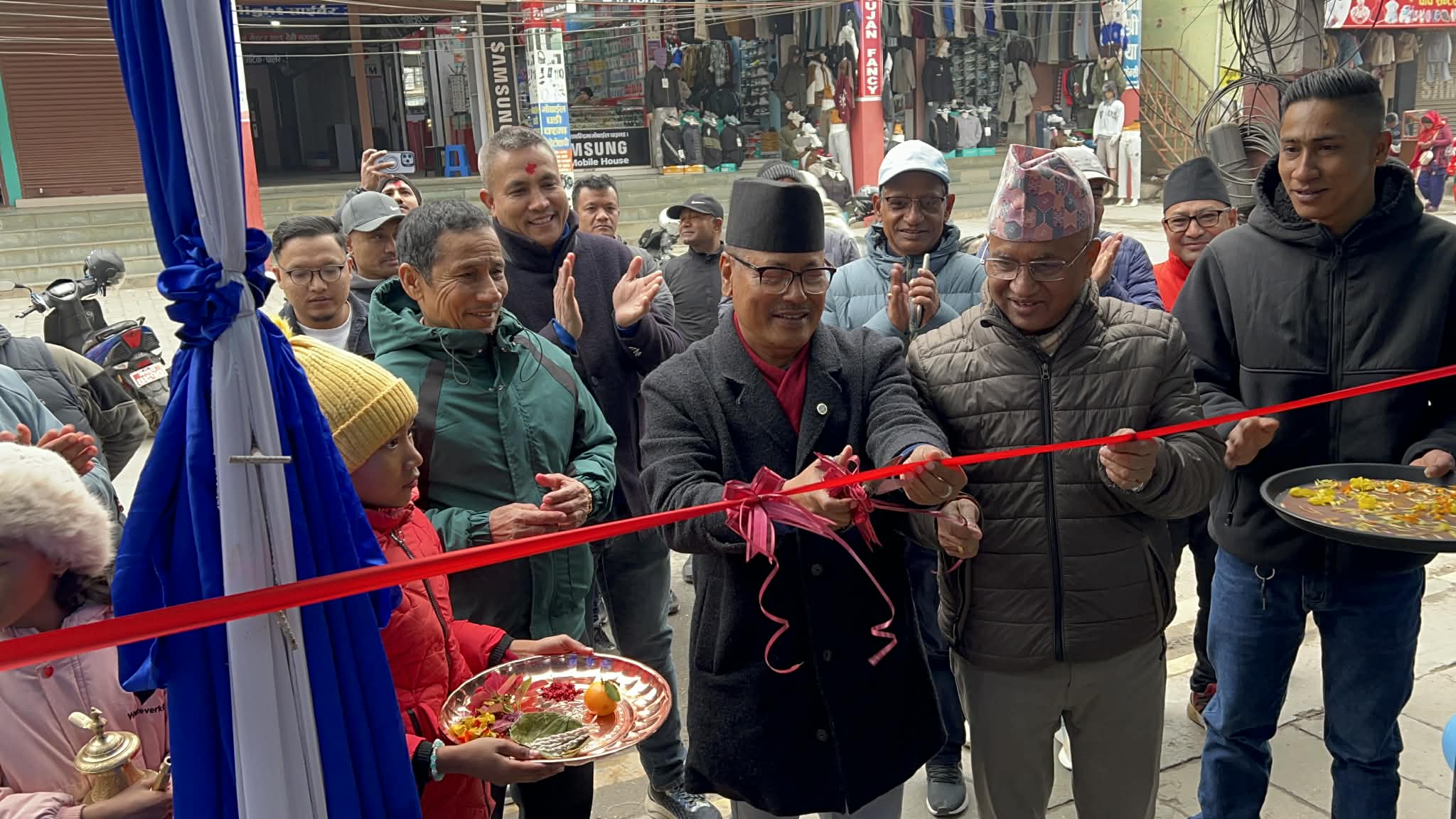 दमाैलीका तीन युवा द्वारा ३० लाख लगानीमा ‘सेन्टर प्वाइन्ट मम एण्ड रेस्टुरेन्ट’ सञ्चालनमा